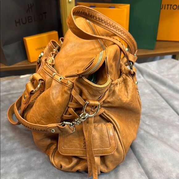 Leather shoulder bag - Picture 4 of 10